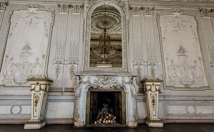 Лепнина, выполненная крестьянами-отходниками.