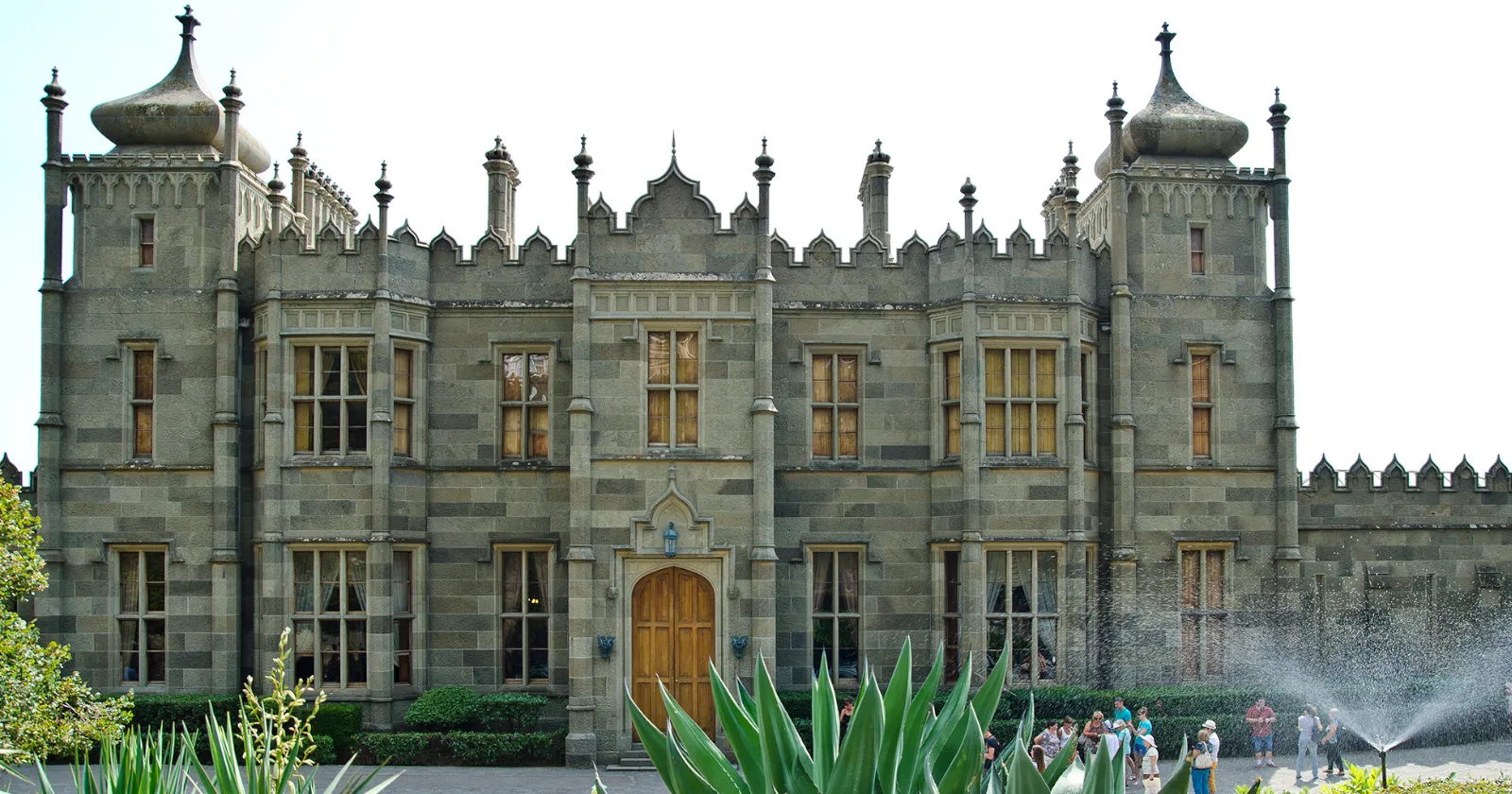 Двое из дворца