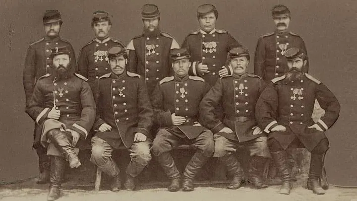 Кто изображен на этой фотографии?